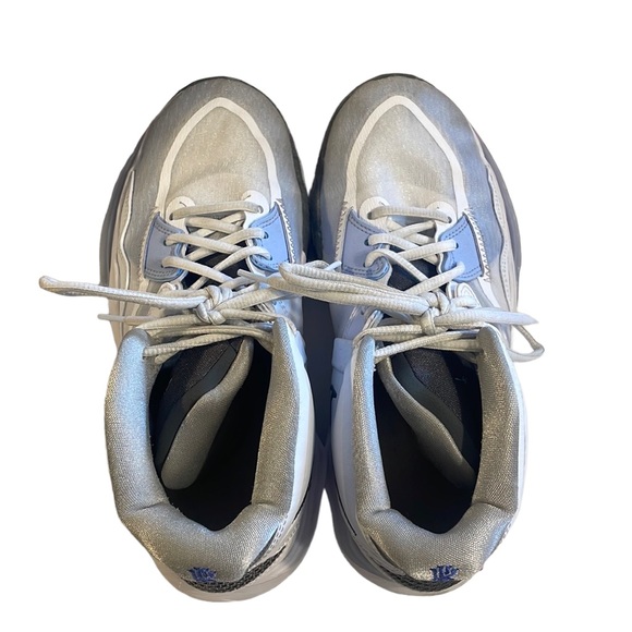 Nike Youth 7 Kyrie Infinity "Smoke and Mirrors" Basketball Sneakers - Picture 4 of 8